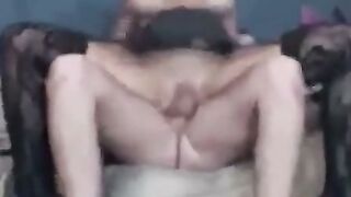 Suomalainen MILF Isabella Rossan isot tissit syväkurkku