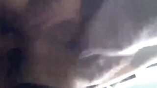 Deutsches Luder mit großem Arsch Blowjob in öffentlicher Umkleidekabine
