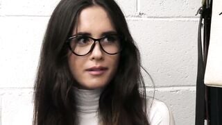 Daisy Pheonix gets facial from guard