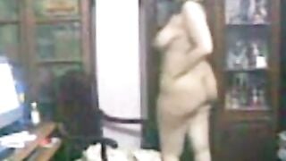 Arabische Schweizer Lehrerin stellt ihren Körper zur Schau