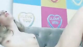 Sexy Babe Fucks Her Thick Toy Like a Total Pro