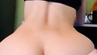 Big Amateur Ass on Webcam