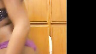 Ebony Amateur's Striptease Cam Show
