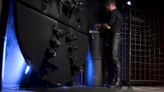 Hardcore BDSM Anal Cumshot Action