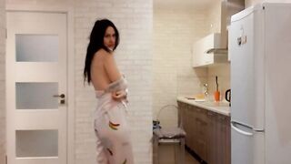 Big-Titted Brunette MILF Pussy Play on Webcam