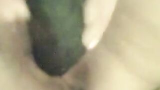 Ældre dansk amatør leger med sort dildo