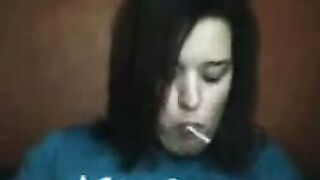 Safada mete coisas na bunda - webcam amadora anal