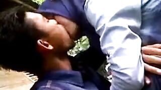 Indonesian Jilbab Babe Ciuman & Pamer Susu