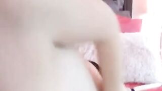 Big-Titted College Girl Plays with Dildo on Webcam Hoe 2