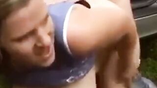 Deutsche Amateurin mit großem Arsch und Titten wird in öffentlichem Wald vo