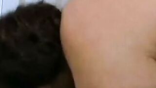 Deutsche MILF mit großen Titten nimmt es mit Riesenschwanz auf