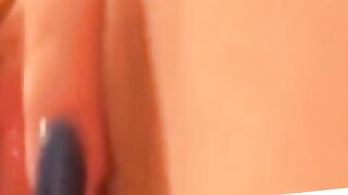 18yo Latina Babe Takes Naked Selfie While Fingering