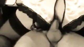 Harter Analsex mit deutscher Mutter in Nylonstrümpfen (Vintage-Gruppensex)