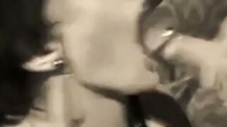 Harter Analsex mit deutscher Mutter in Nylonstrümpfen (Vintage-Gruppensex)