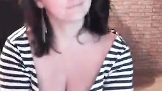 Bubble Butt MILF Gives Sensual Striptease & Blowjob on CamSoda" (AmandaTrixxx)