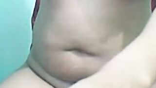 Irish-Asian Amateur Babe 'Yolley' Shows Off Her Natural Beauty in Home Vlog