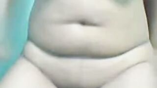 Irish-Asian Amateur Babe 'Yolley' Shows Off Her Natural Beauty in Home Vlog