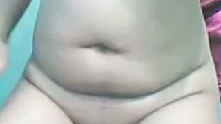 Irish-Asian Amateur Babe 'Yolley' Shows Off Her Natural Beauty in Home Vlog