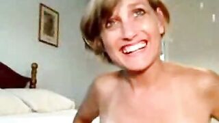 Exclusive Amateur Milf Shows Off Her Skills in Solo Cam Session
