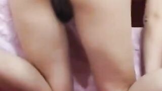 Japanese Camgirl Unveils Sexy Bikini-Clad Beachbody