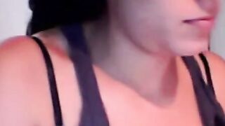 Colombian Latina Amateur Shows Off Her Pussy on Webcam