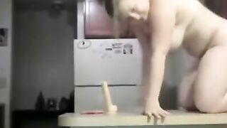 Arab Beauty Reveals Huge Booty in Erotic Dance
