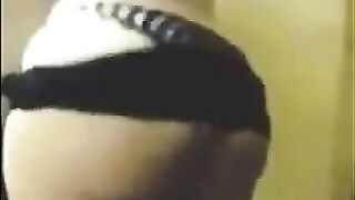 Hot MILF Swinger Shows Off Her Huge Ass in Live Cam Show