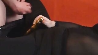 Hausgemachter Orgasmus einer deutschen Ehefrau mit Abspritzen