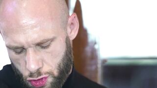 Occitan Prince face awaits double cum load from two fuckers