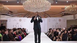 FASHION WEEK AWARDS SHOW - Red Carpet Glamour with Top Models