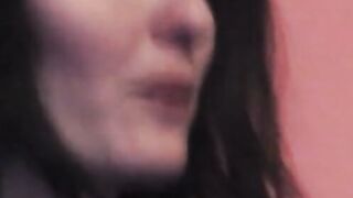 Dirtytalk auf Deutsch mit einer sexy Brünetten in High Heels