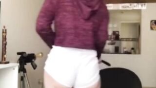 Solo White BBW Twerking Her Big Booty on Webcam