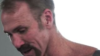 Dallas Steele Gives Billy Santoro A Thick Cock Massage