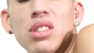 Tattooed Daddy Rims and Bareback Pounds Twink for Facial