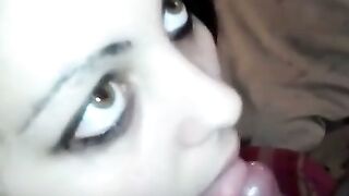 Blowjob amatoriale italiano fatto in casa con finale in faccia