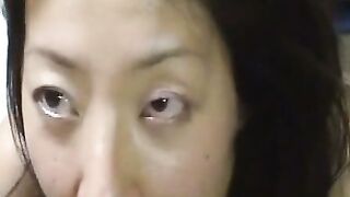 Japanese Amateur MILF Gives Deepthroat Blowjob