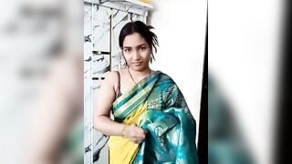 Perfect Desi Girl In Saree Show