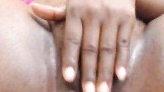 Ebony Amateur Teases Her Big Pussy on Webcam