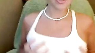 Sexy Amateur MILF Solo Pussy Play on Webcam