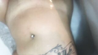 Masturbate inside the tub, Goddess bunny