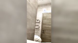 Rita Fox washes and masturbates her snatch inside the shower