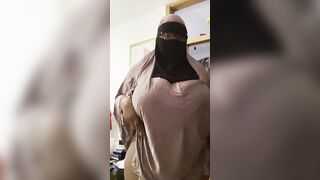 Muslim thot with a fat booty