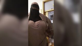 Muslim thot with a fat booty