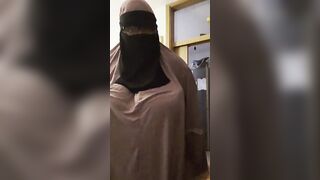 Muslim thot with a fat booty