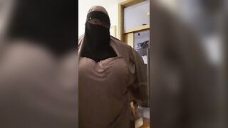 Muslim thot with a fat booty