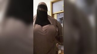 Muslim thot with a fat booty