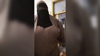 Muslim thot with a fat booty