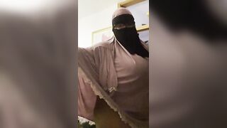 Muslim thot with a fat booty