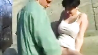 Mutiges deutsches Paar hat öffentlichen Sex in Berlin
