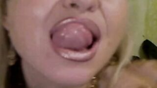 Big-Lipped Blonde MILF on Webcam